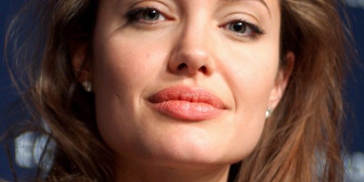 Aktorja dhe bamirsja e famshme Angelina Jolie mbushi 47 vjeç!