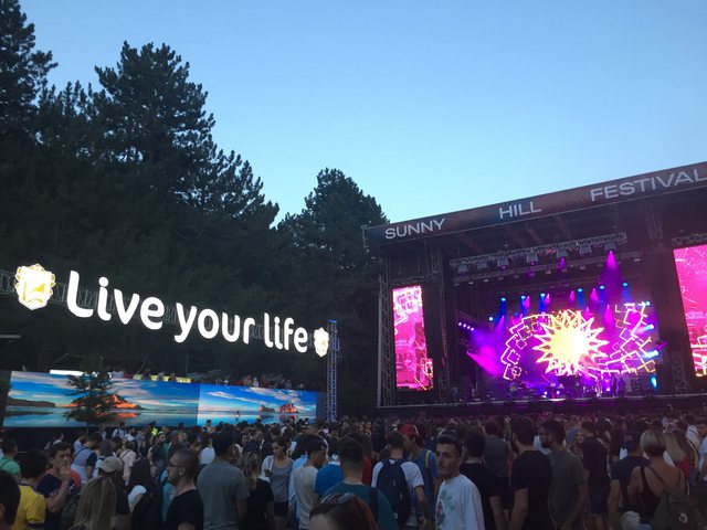 Festivali “Sunny Hill”, organizuar nga Dua Lipa u ndalua nga qeveria Kurti ne Kosove. Do organizohet n Tirane