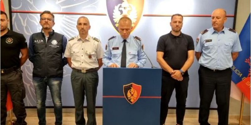 Megaoperacioni në Vlorë nga deti, toka dhe ajri/ Policia del në konferencë urgjente: Morën pjesë 250 oficerë policie. Disa të arrestuar, ja çfarë u pikas në det