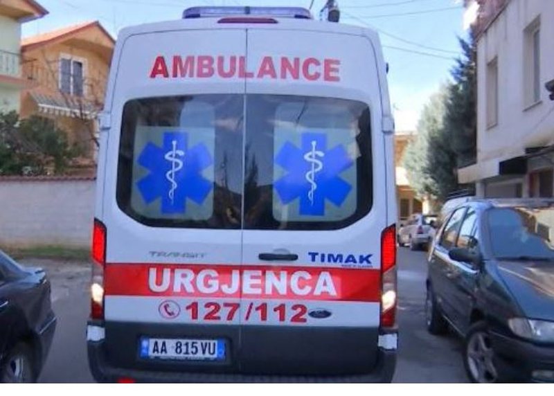 Tragjike! Makina përplas 23-vjeçaren në oborrin e shtëpisë në Tiranë, e reja ndërron jetë në spital