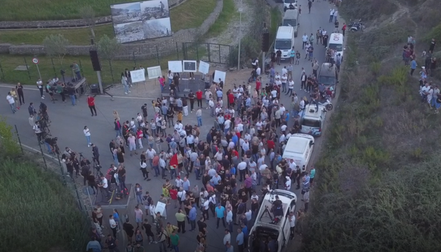 Dështon spektakli butaforik…  “përballja” e parë e Meta Matajt  me Ramën! Protestuesit nuk i  gjejnë “inceneratoret” imagjinarë, përfundojnë te  varrezat… e mbetjeve!