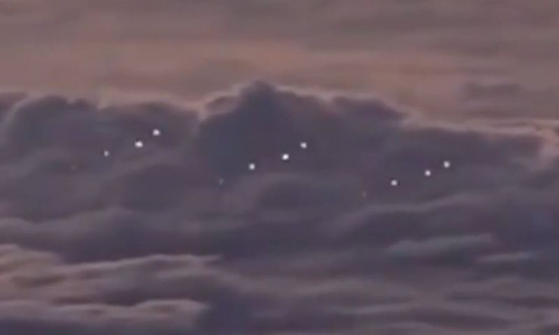 VIDEO/ Pamjet virale! Piloti filmon “flotën” e UFO-ve mbi paqësor: Është diçka…