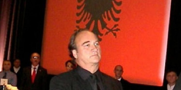 Jim Belushi në Tiranë! Aktori do të vizitojë vendin tonë në tetor