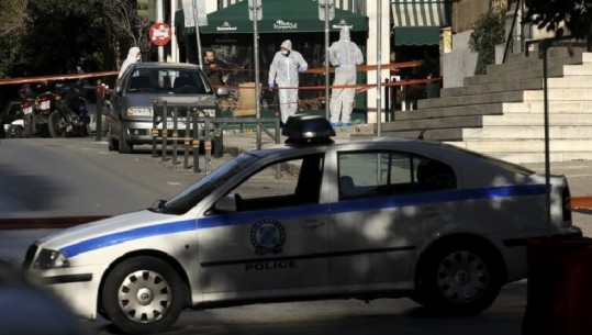 E tmerrshme në Greqi! 19-vjeçarja p.ërdhunohet në komisariat nga dy policë: P.ërdhunuesit efektiv e filmojnë aktin