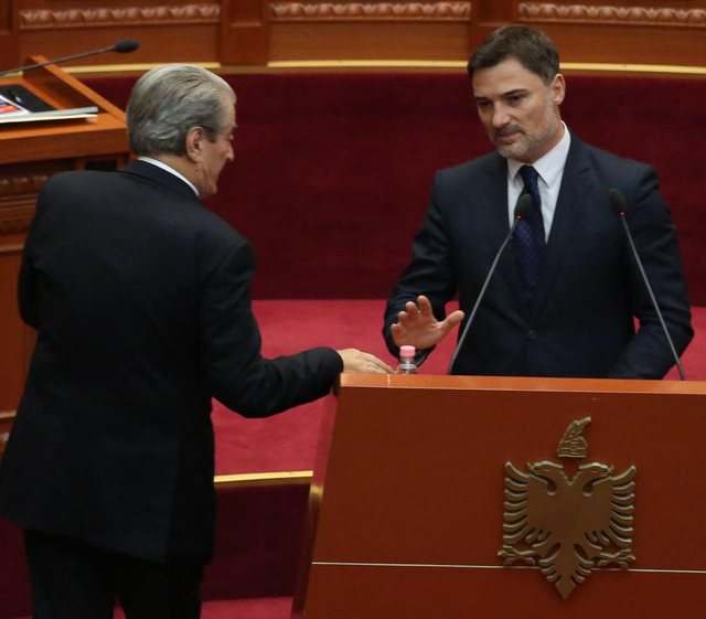 Zbythja para Alibeajt! Sali Berisha i fut “mik” Fatmir Mediun, pas dështimit të takimit në një nga hotelet e Tiranës