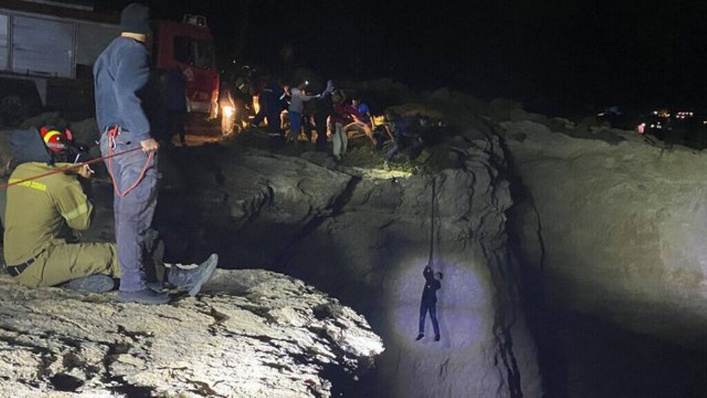 Fundosen dy varka në Greqi, dhjetëra të vdekur, shpëtohen 80 emigrantë