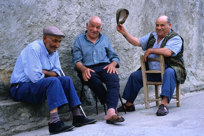 Sardenja… Ishulli ku shumica e njerëzve jetojnë mbi 100 vjeç!