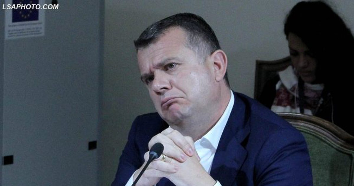 Lajmi i fundit/ Shkarkohet Bledi Çuçi, në vend të tij emërohet ministër Taulant Balla