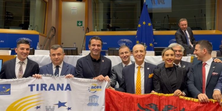 Bruksel/ Parlamenti Europian i jep çmimin kryeqytetit Shqiptar! Tirana merr titullin…