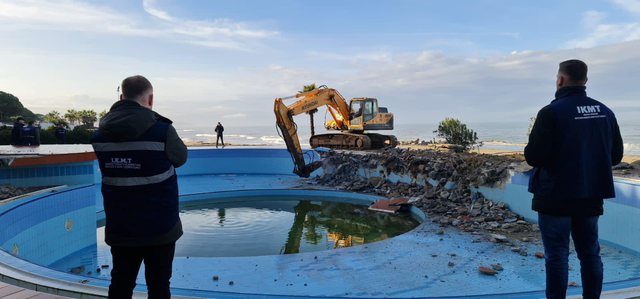 IKMT tjetër aksion në bregdetin e Golemit, prish strukturat e hotel “Kastrati Empire”