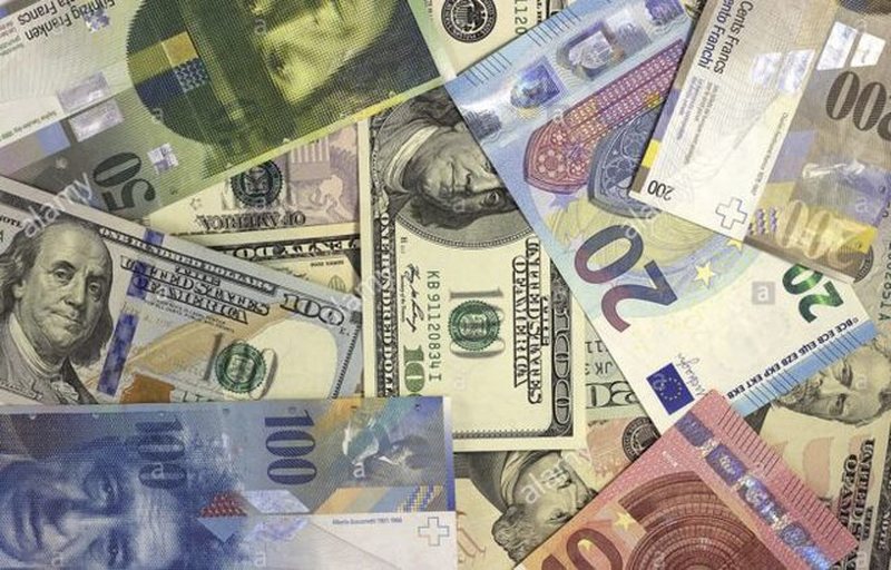 Euro dhe Dollari prekin ‘fundin’, zbuloni se çfarë po ndodh me monedhat e huaja sot