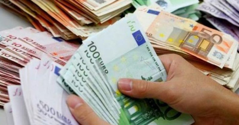 Lajme të ‘hidhura’ për ju që keni Euro dhe Dollar, zbuloni se çfarë po ndodh me kursin e këmbimit