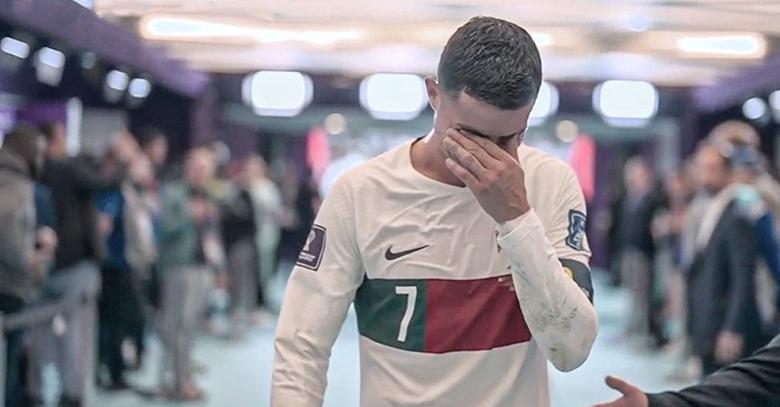 VIDEO/ Ronaldo qan si fëmijë pas eliminimit, kapiteni i Portugalisë luan për herë të fundit në Botëror