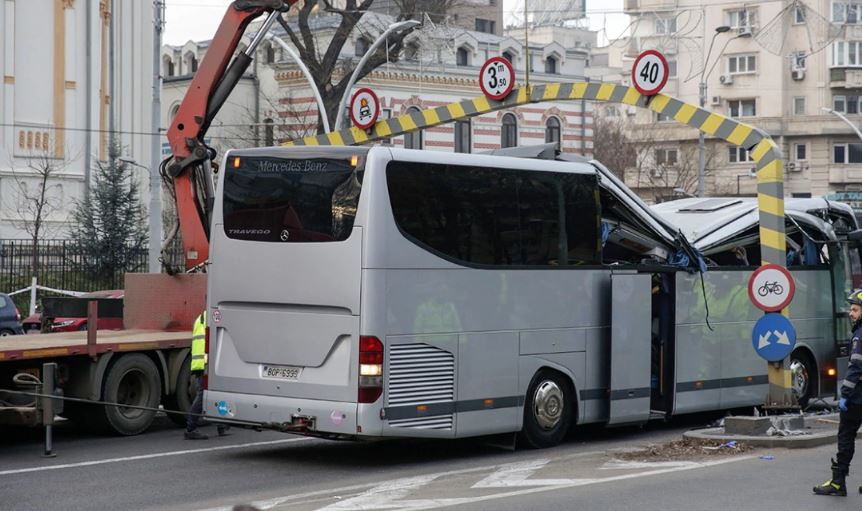 Aksidentimi i autobusit me 47 grekë në Rumani, shoferi fajëson Google Maps: Më ngatërroi rrugën. Si paraqitet gjendja e të plagosurve