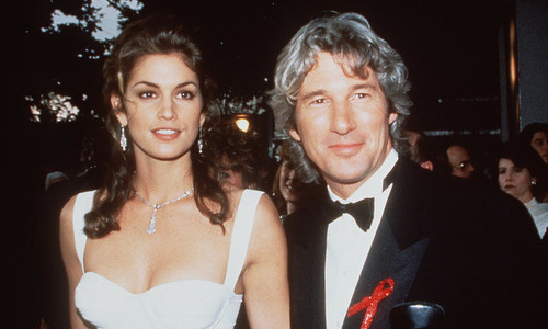 Cindy Crawford tregon pjesë të pathëna nga jeta bashkëshortore me Richard Gere