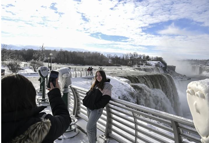 Ujëvara e Niagarës pothuajse e ngrirë (Video+Foto)