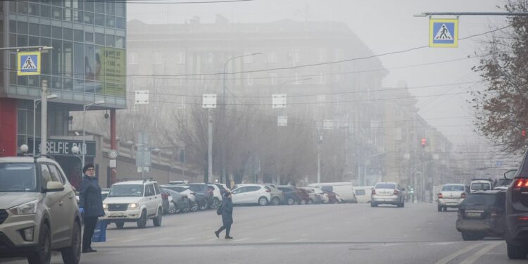 Gjendje e jashtëzakonshme në Maqedoninë e Veriut për shkak të ndotjes së ajrit, kufizohet puna dhe dalja e të moshuarve