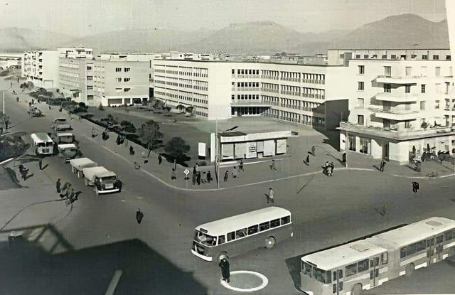 “21-shi”, historia e panjohur e lagjes së famshme në Tiranë: Nga mësuesit, mjekët, berberët, shoferët, sportistët dhe fatorinët e autobuzëve, te artistët e drejtorët e ndërmarrjeve të ’21 Dhjetorit’