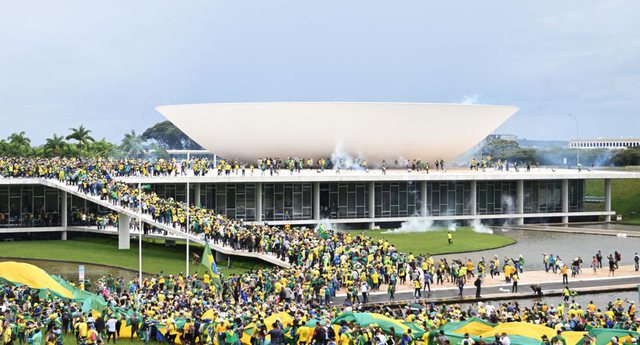 Brazil: Përsëritet kryengritja trampiste! Mbështetësit e Bolsonaro-s sulmojnë Kongresin Kombëtar