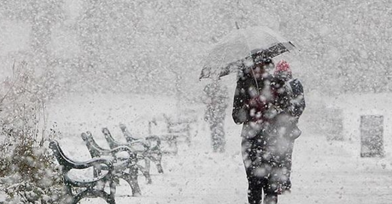 I ftohti polar “mbërthen” Shqipërinë, borë dhe acar, ja parashikimi i frikshëm i motit për javën e ardhshme