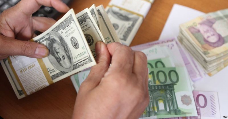 Çfarë po ndodh në tregun e monedhave? Ja me sa këmbehen euro dhe dollari në vendin tonë