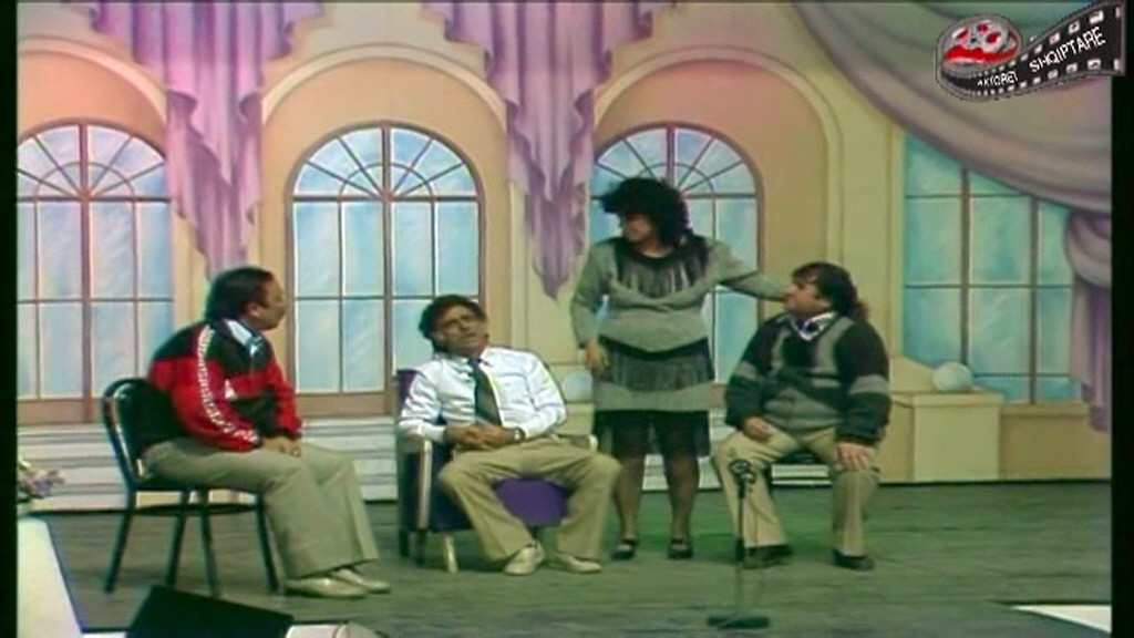 Nostalgjia e humorit në programin e Vitit të Ri! Estrada e Durrësit, regjizori dhe aktorja: Ju kujtohen batutat tona!