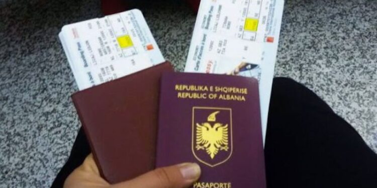 ‘Turremi’ dyerve të ambasadave për të marr të tjera nënshtetësi, por nuk do ta besoni se deri në sa shtete mund të udhëtoni me pasaportën shqiptare