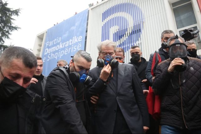 Berisha rinis sulmet ndaj babait të vdekur të Edi Ramës: Ishte i lidhur me rusët!