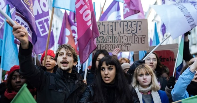 Saliu dhe “saliarët” protestë për… agjentin amerikan, dje francezët qindra mijëra në protestë për pensionet