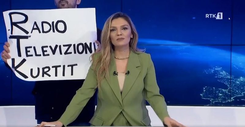 “Radio televizioni Kurtit”? Çfarë ndodhi gjatë edicionit te lajmeve në televizionin publik? (Video)