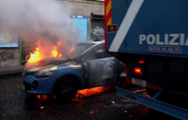 Guerrilje urbane në Napoli, gjermanët i vënë flakën qytetit