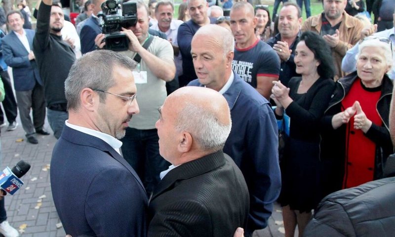 “Paç zemrën e fortë”! Deputeti i njohur i Partisë Socialiste thyen “akullin” mes PS dhe Tahirit, e ngushëllon publikisht për humbjen e babait