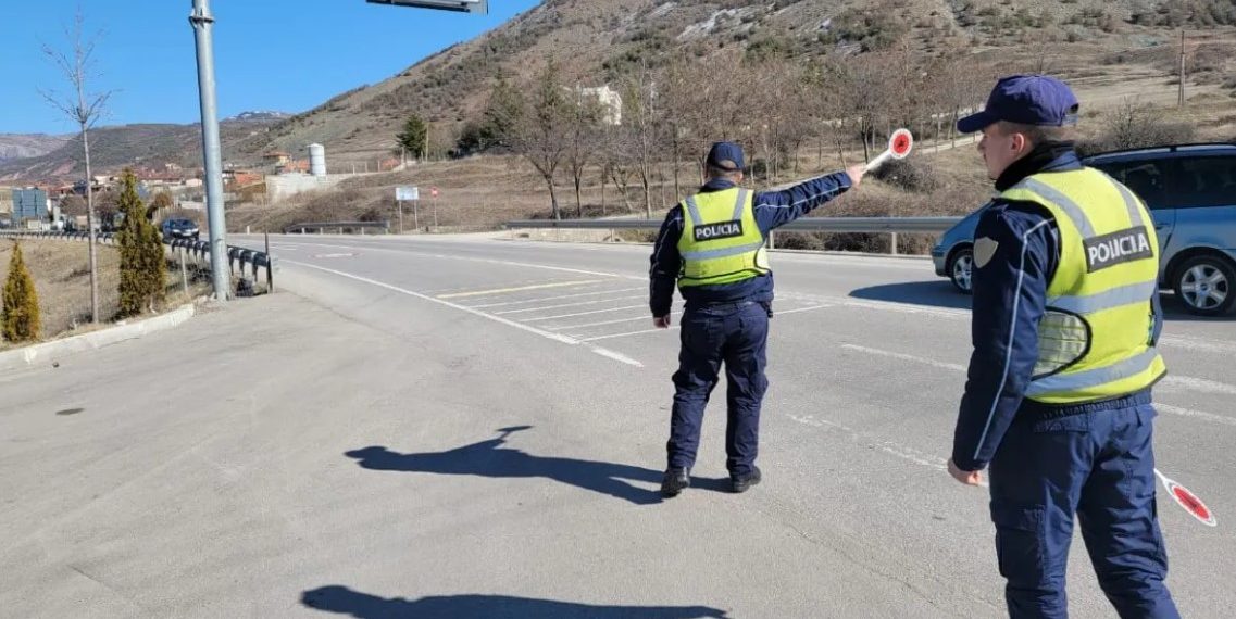 Gjobisnin pabesisht shoferët! Hiqen postblloqet e policisë në akset kryesore