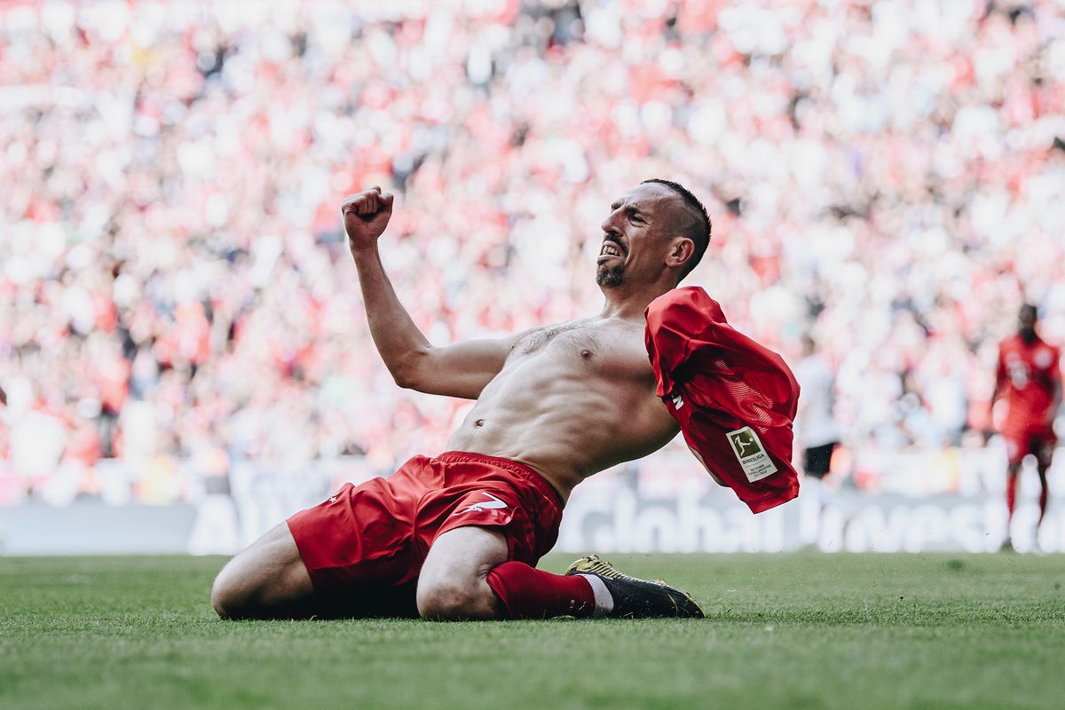 “Përbindshi”, legjenda e “Bayern Muniche” Frank Ribery dje kishte ditlindjen! Historinë e dhimbshme të një futbollist të madh pak njerëz e dinë…