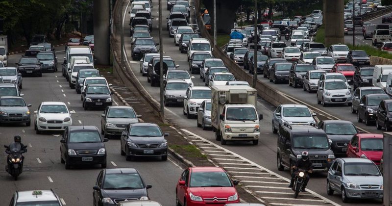 Nga sot hynë në fuqi zbatimi i rregullave të reja të Kodit Rrugor: Nga 50% ulje të gjobave deri te zgjatja e vlefshmërisë së patentave