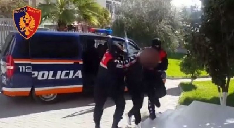 “Do të gjej kudo që të jesh, nëse s’mi sjell”! I ushtroi presion të arrestuarit dhe i kërkoi 2000 euro për ta liruar, e pëson keq oficeri i policisë gjyqësore (OPGJ)