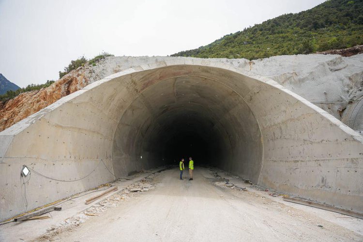 Tuneli i Llogarasë drejt përfundimit