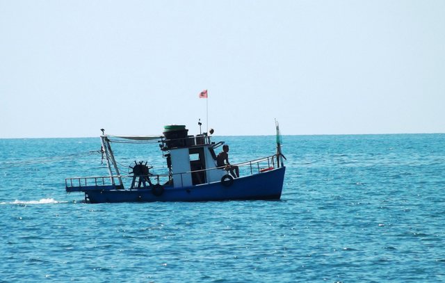 Mbytet peshkarexha në ujërat e Adriatikut, dyshohet se u godit nga trageti i linjës Durrës-Bari, ja çfarë ka ndodhur me peshkatarët