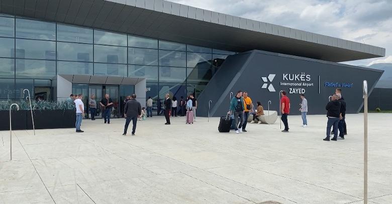 Rinisin fluturimet në aeroportin e Kukësit pas 9 muajsh ndërprerje, udhëtarë nga Kosova: Të funksionojë gjithë vitin, jo vetëm në verë