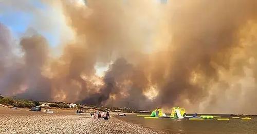 Katastrofë “biblike” në Rodos: Flakët kanë djegur afro 1/3 e ishullit