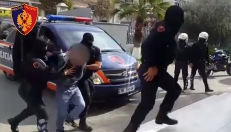 Zgjohet Policia e Shtetit bën detyrë, “parakalon” SPAK-un! Arrestohen efektivë policie, një prokuro dhe një biznesmen