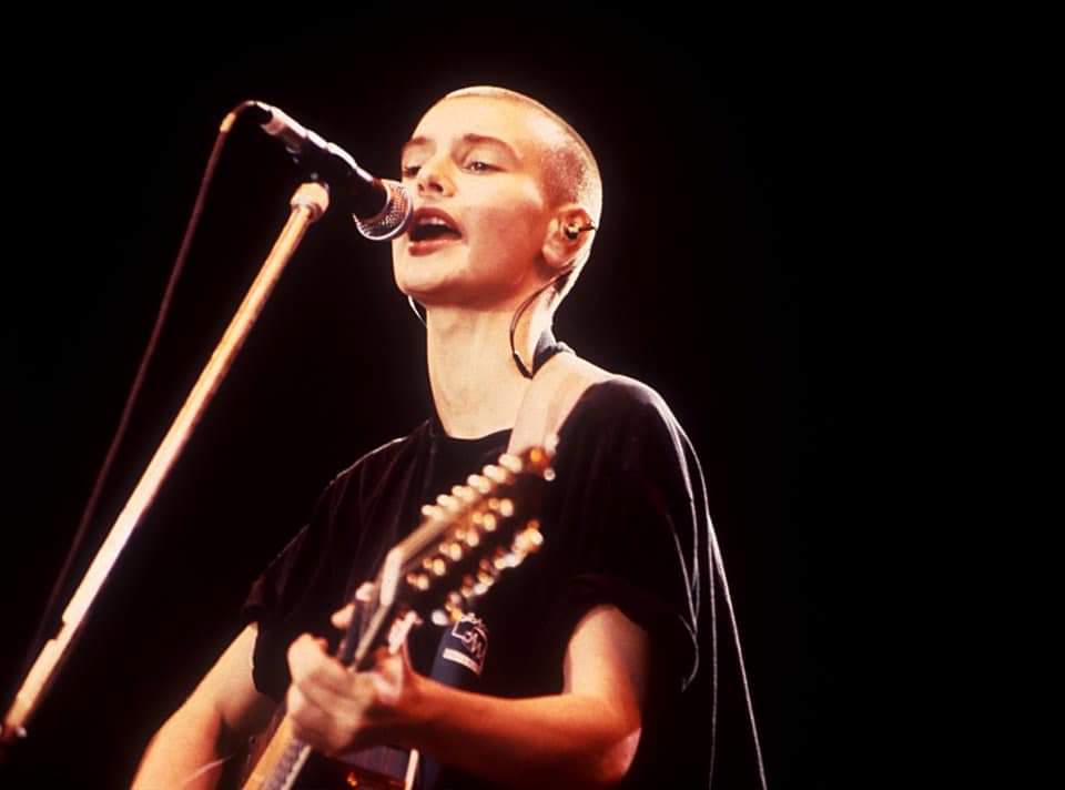 Humbje madhe për muzikën botrore! Këngëtarja e njohur irlandeze Sinead O’Connor ka vdekur në moshën 56-vjeçare