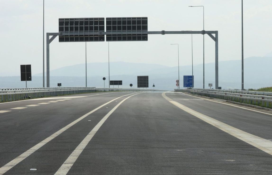 Vuçiç inaguron kilometrat e para të “Autostradës së Paqes”, Nish-Durrës