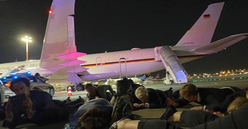 Raketat detyrojnë kancelarin Scholz të shtrihet përtokë në aeroportin e Tel Aviv