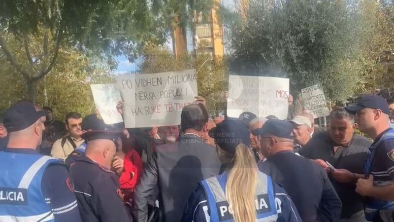 “Ik qërohu këtej”! Shpëton pa u rrahur nga minatorët pinjolli i sigurimsave Oerd Bylykbashin: Donte tu bashkohej protestuesve