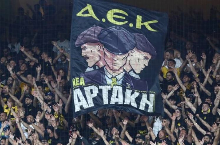 “Kosova është Shqipëri”! Tifozët grekë surprizojnë me banderolën në ndeshjen e  “Europa League”