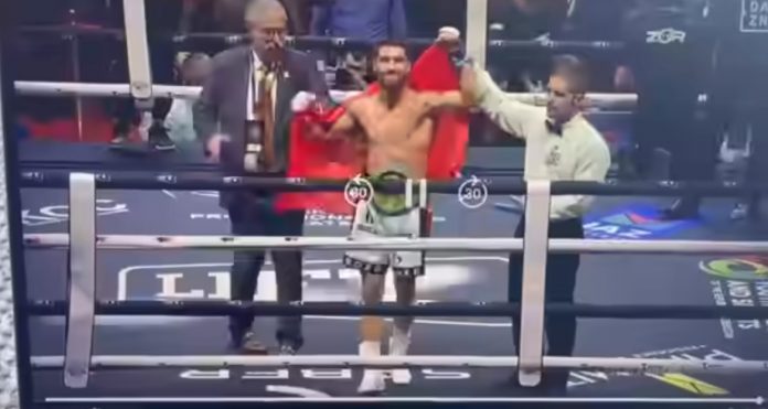 Ermal Hadribeaj mbron titullin kampion me flamurin kuqezi, merr përshëndetje speciale nga Mike Tyson