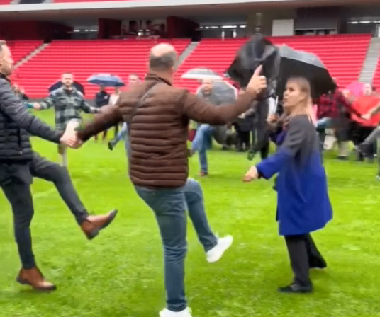 VIDEO/ Shqipëria luan në Moldavi, në “Air Albania” ia marrin valleve dhe bëhen gati për Ishujt Faroe