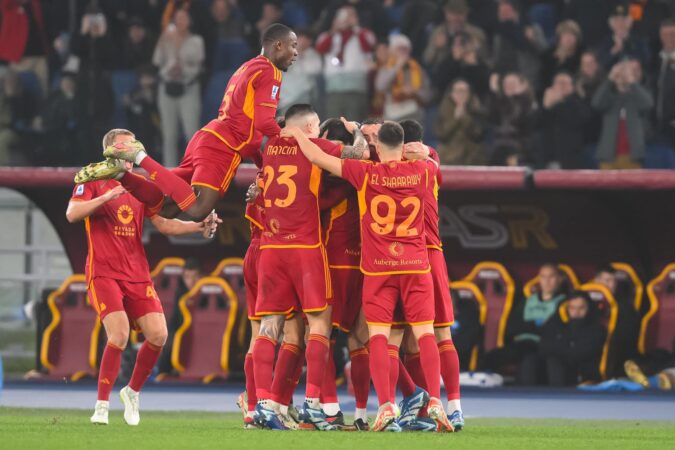 VIDEO/ Roma mposht Napolin pas katër vitesh në Serie A, kampionët e Italisë dështojnë në “betejën” e “Olimpicos”