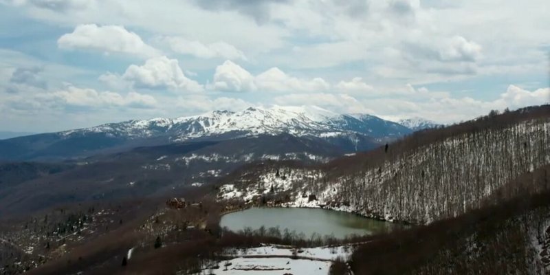 VIDEO/ Rama ndan pamje nga liqenet akullnajore: Destinacion i turizmit dimëror